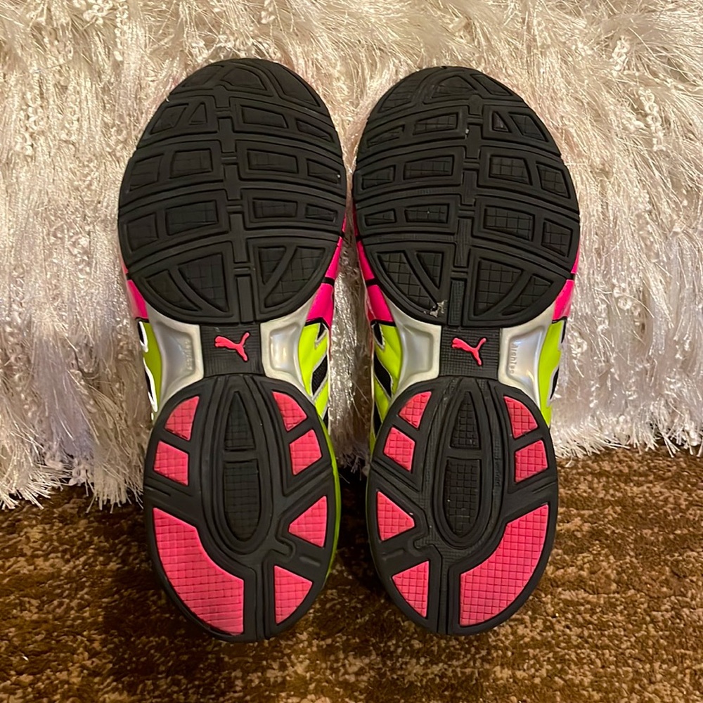 Puma Running Shoes - Picture 2 of 4